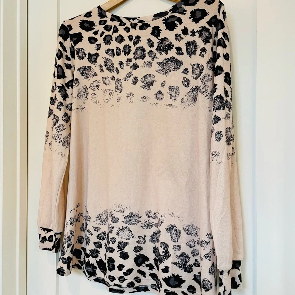 🩶Cheetah Print Tunic - Picture 4 of 5